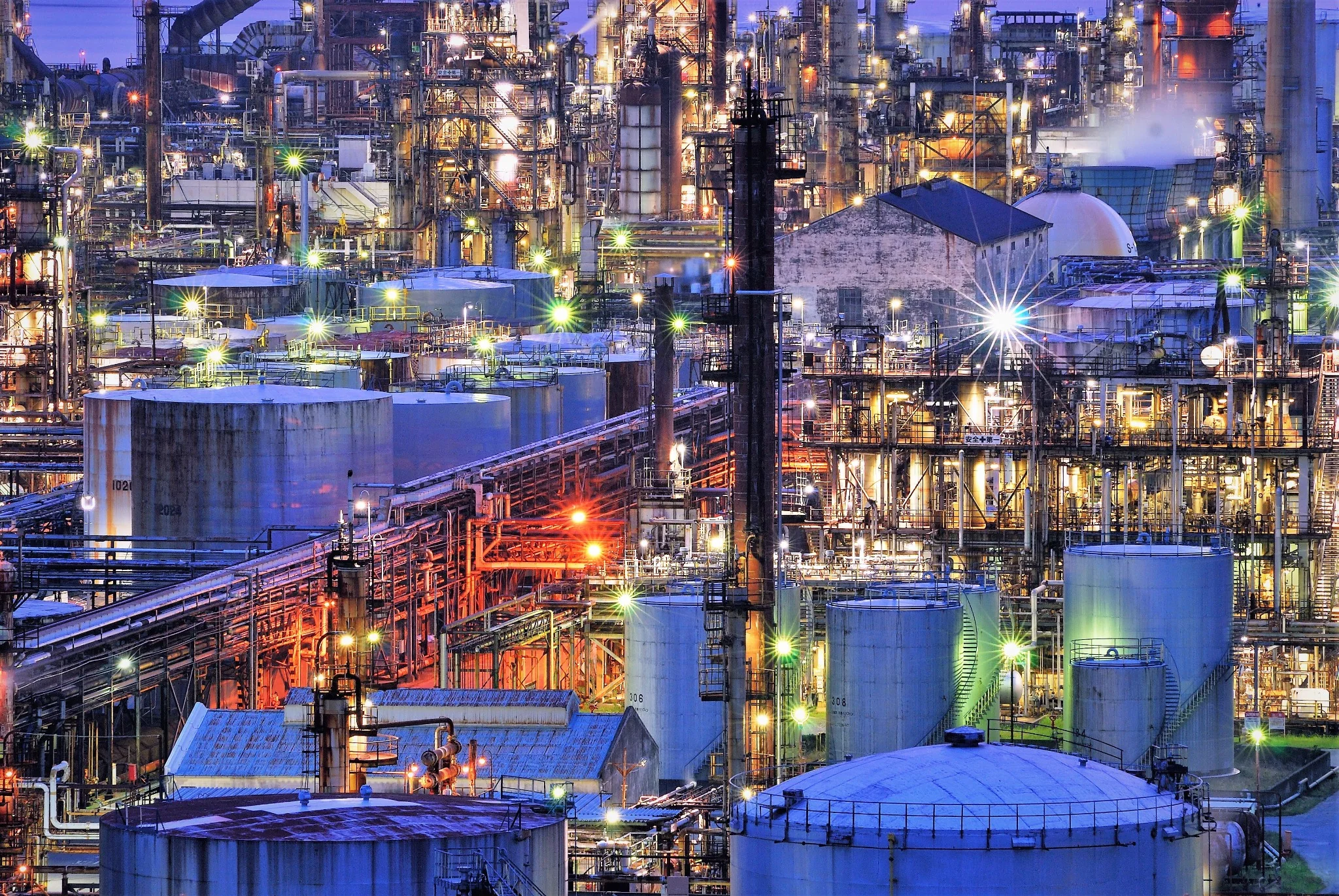 Europäische Energieinfrastruktur und Raffinerie